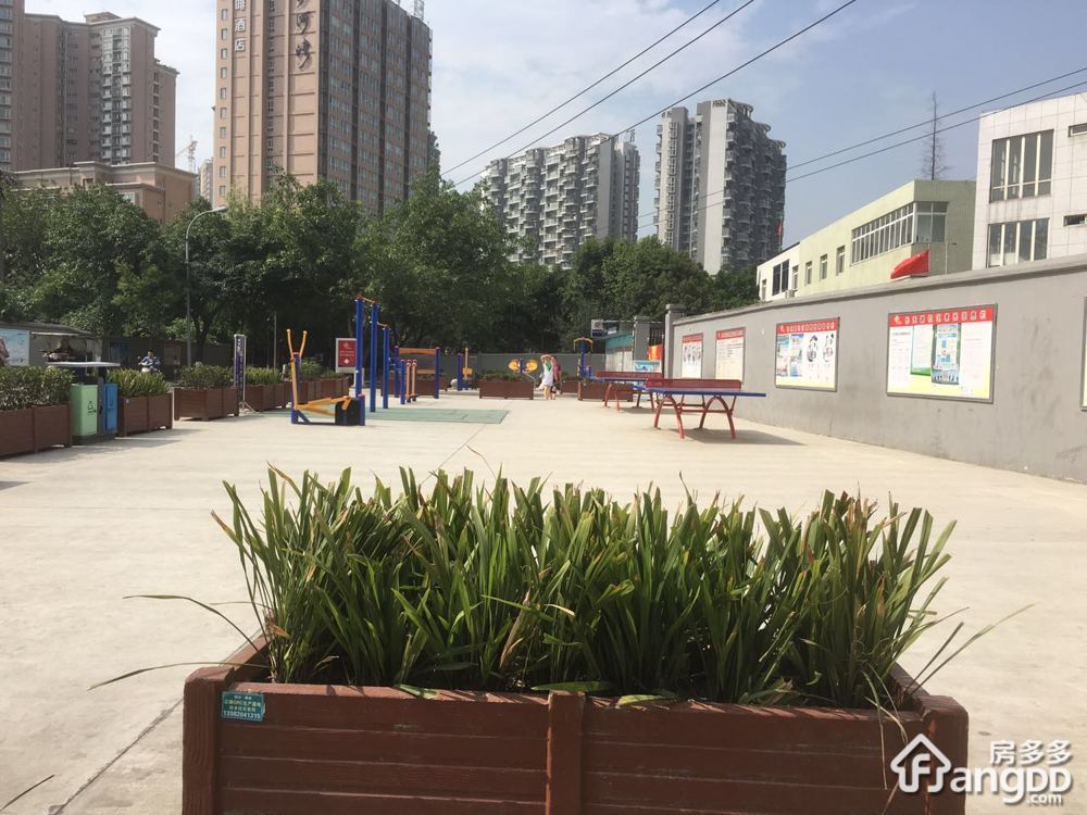 水岸华庭小区图片