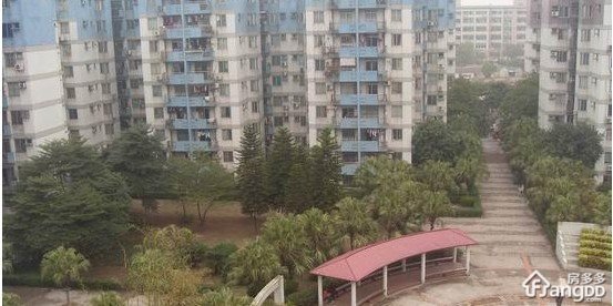 河畔花园小区图片