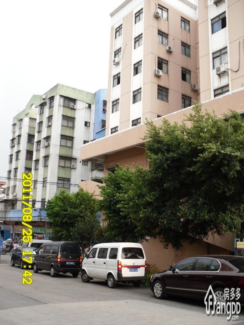 宏远沿河商住楼小区图片