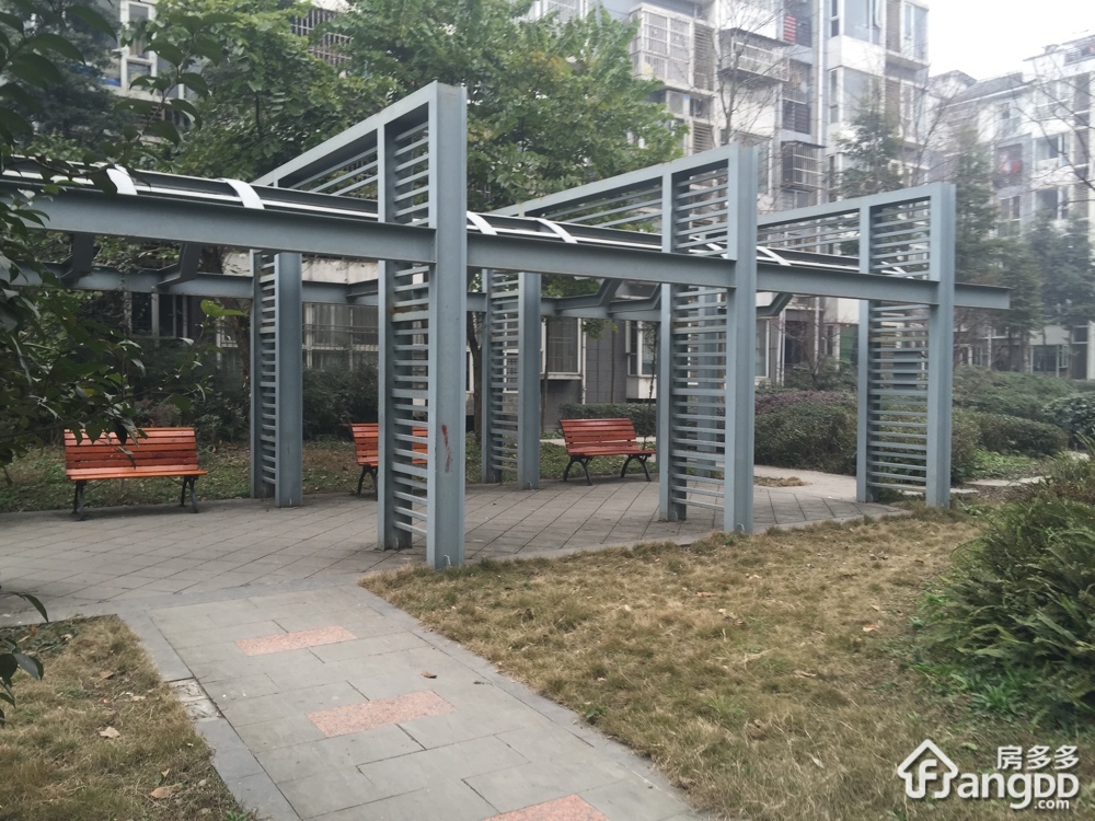 迎龙花园小区图片