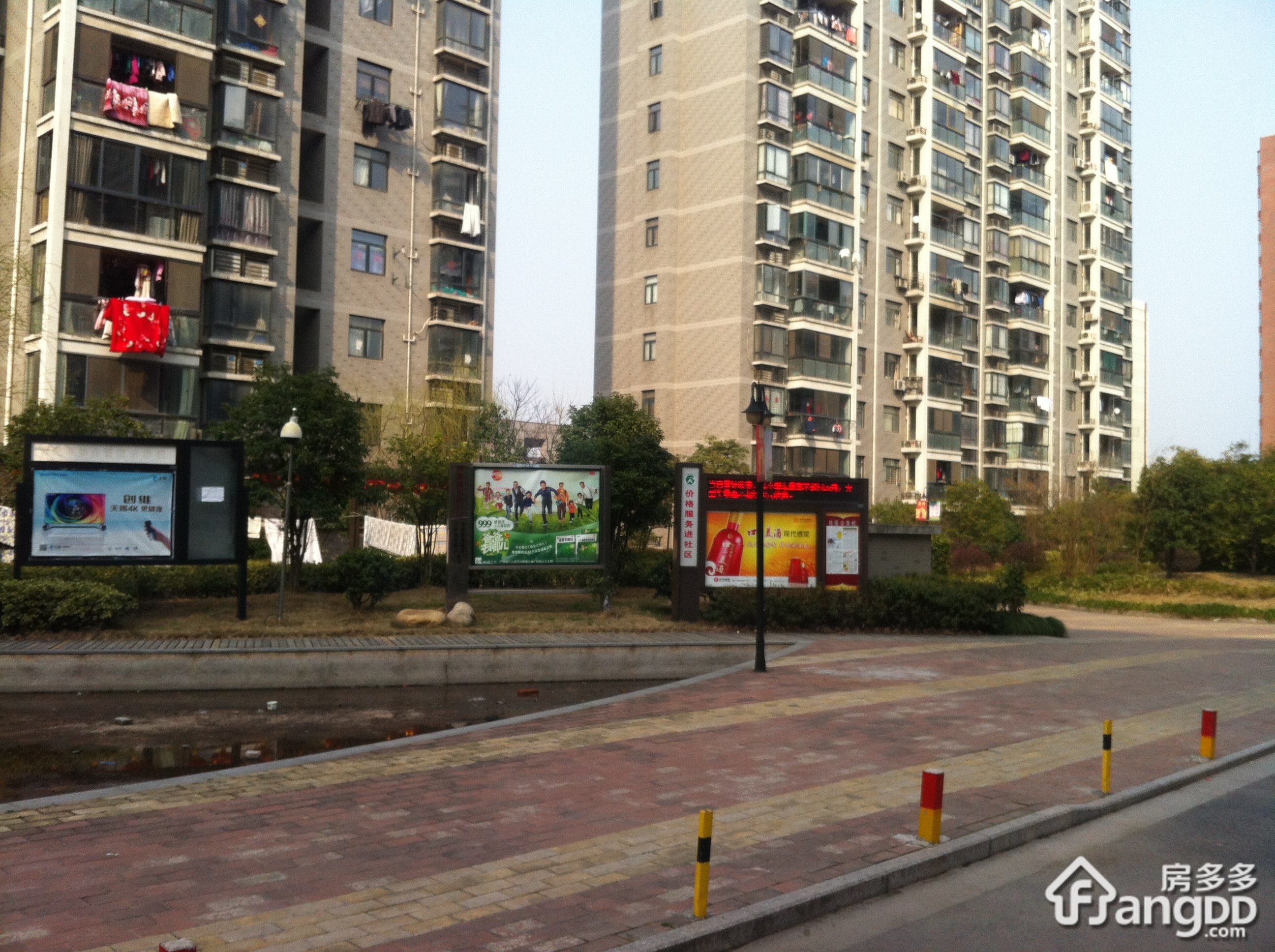 湖畔春天小区图片