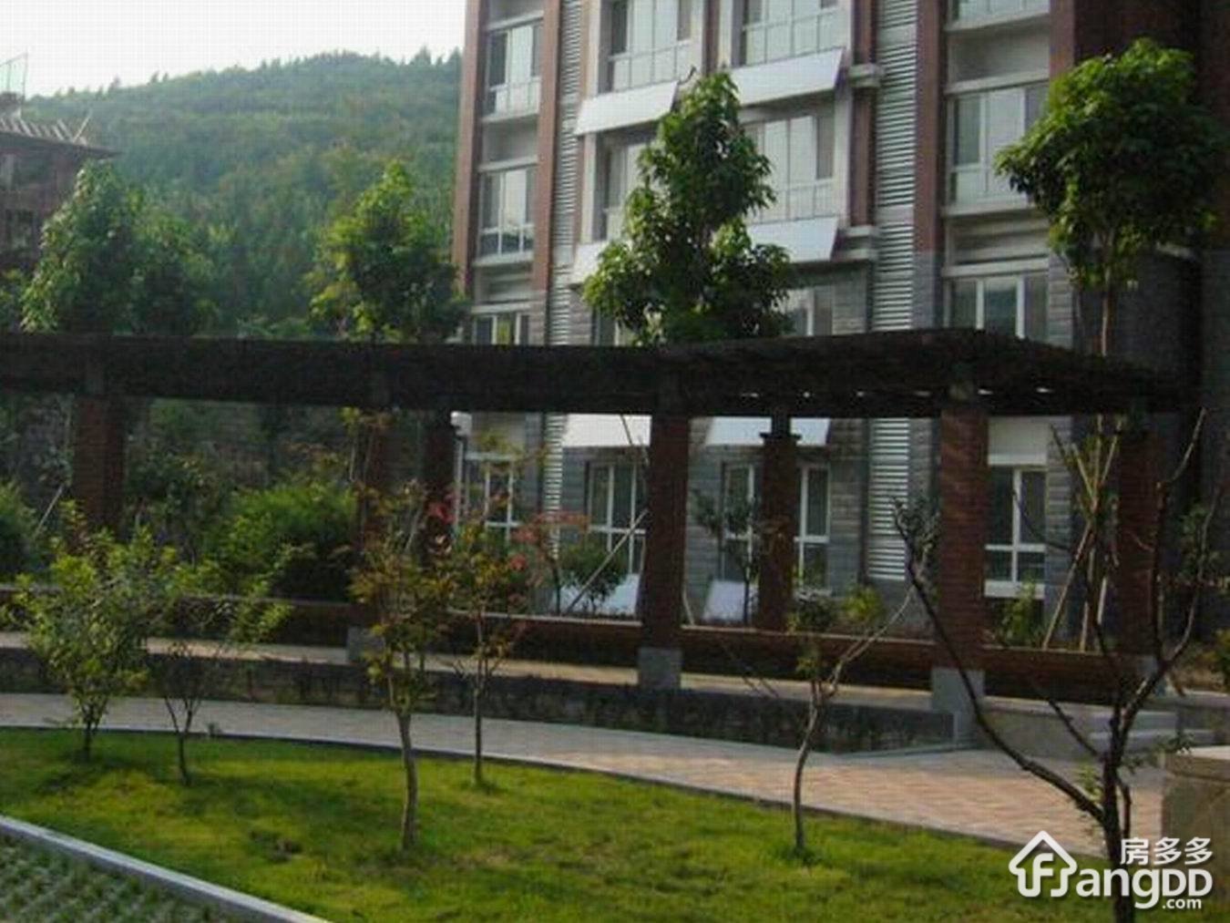 蓝天绿园小区图片