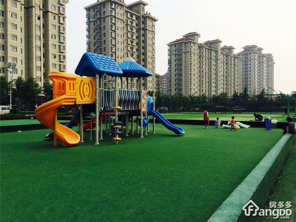 鲁商泰晤士小镇二期小区图片