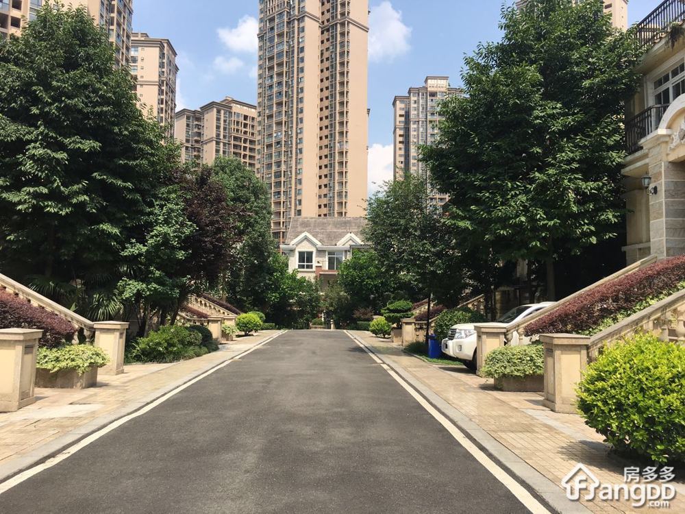 伯爵山小区图片
