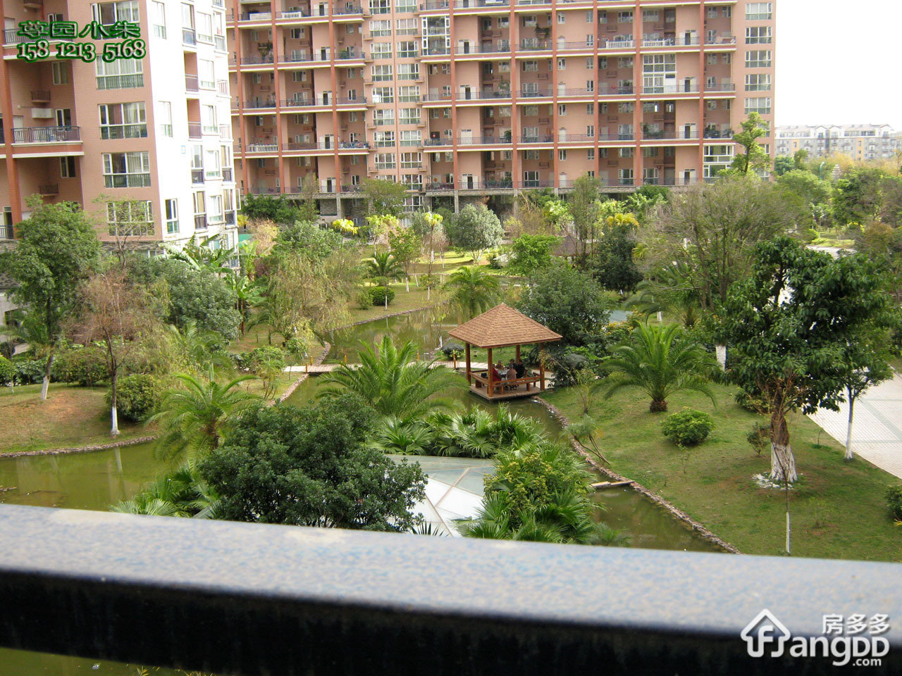 傲春苑小区图片