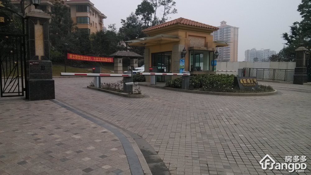 东俊湖景湾小区图片
